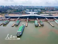 里程碑夜上海海港更衣室发声，德甲冲刺阶段刷纪录，质疑声仍在，心理建设被强调(上海海港vs中央海岸最新消息)