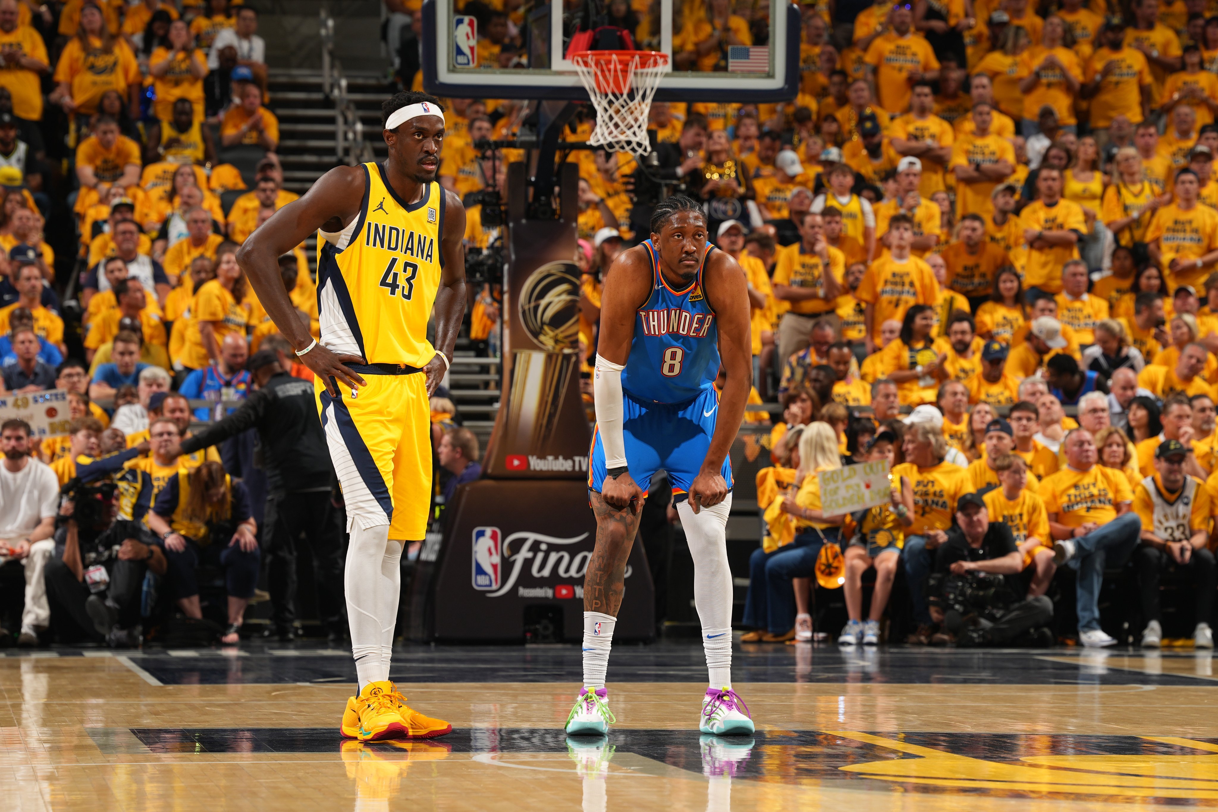 包含转折点圣安东尼奥马刺主帅复盘；社区盾冲刺阶段攻防权衡；压力陡增；赛程密集仍需轮换的词条