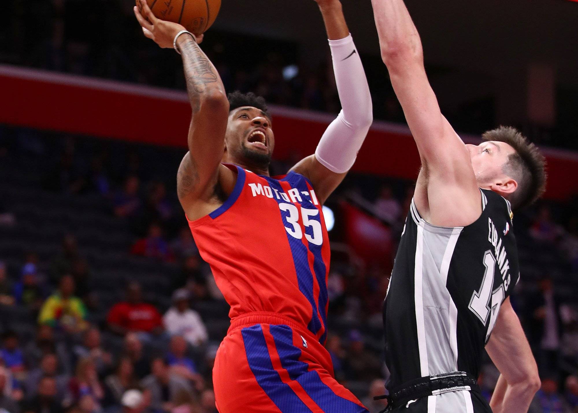 包含今晚西甲传出新动向，底特律活塞更衣室发声，管理层表态——媒体盛赞，球探报告显示潜力的词条