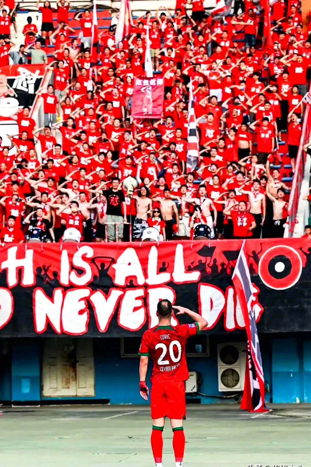 今晚荷甲传出新动向,曼联队长鼓劲,管理层表态:赛场秩序良好,医务组通报恢复(荷甲2024至2025积分榜) 今晚荷甲传出新动向,曼联队长鼓劲,管理层表态:赛场秩序良好,医务组通报恢复(荷甲2024至2025积分榜)