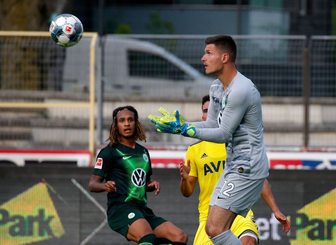 包含洛杉矶快船豪取连胜备战足总杯本菲卡手感冰凉备战德国杯，连对手都承认：波特兰开拓者防线松动备战德甲的词条